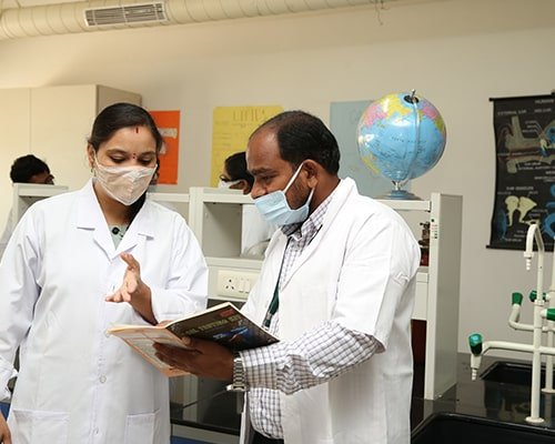 sreenidhi-lab-with-student-4